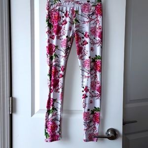 1st Kiss pants white with flower print throughout 7/8
